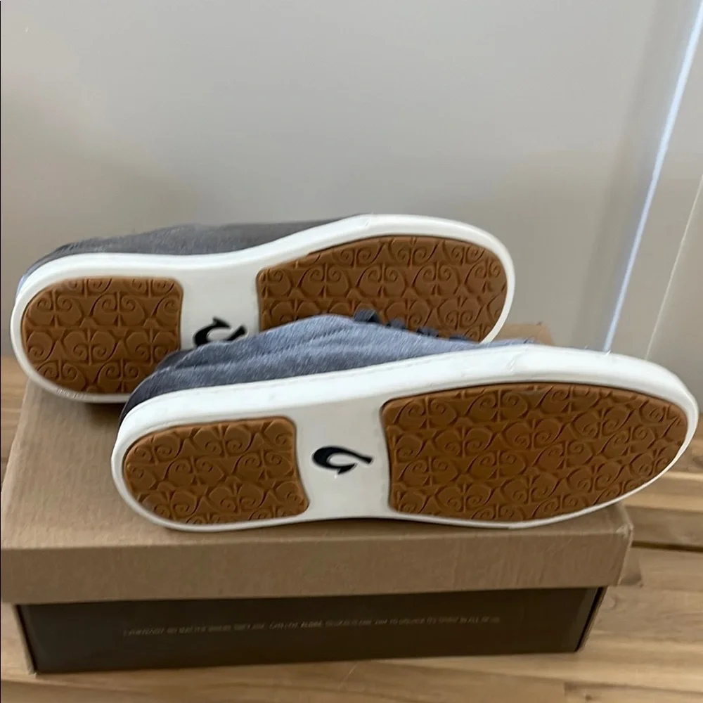 OluKai Pehuea Li Lanui Charcoal Velvet Sneakers Sz 8.5 - Picture 5 of 10